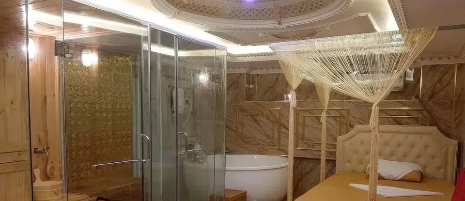 桑拿與 浴缸 完備的 VIP 按摩房