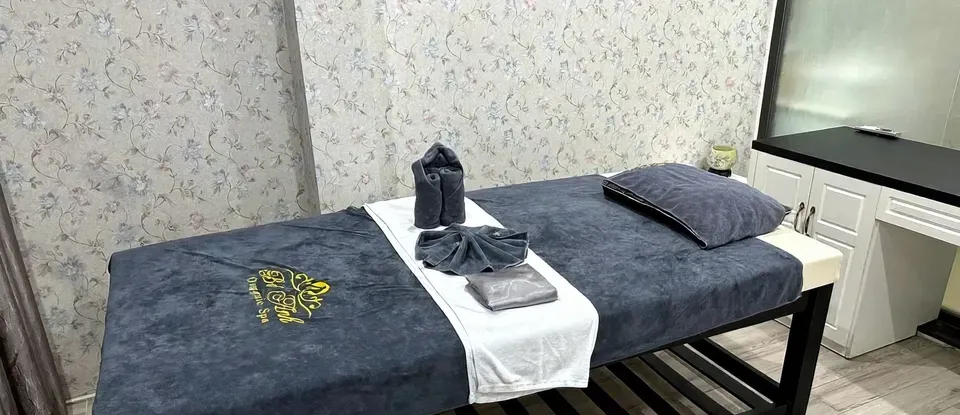 整潔收納的 SPA 按摩床
