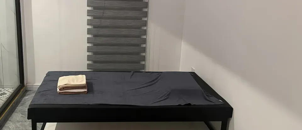 毛巾 放置的 黑色 按摩 床