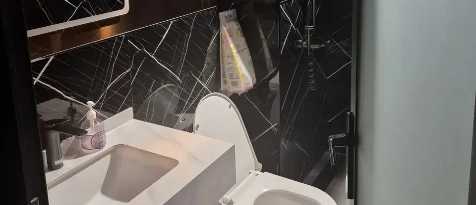 洗手台與 馬桶