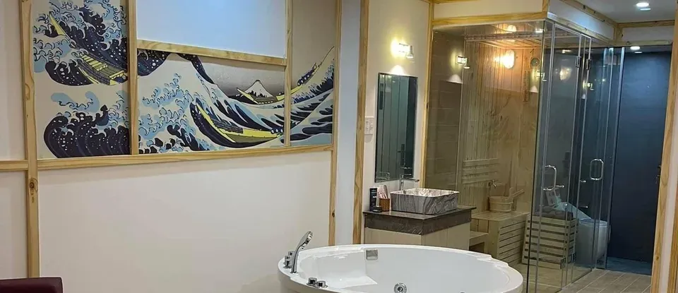 按摩浴缸與 淋浴 設有設施的 SPA