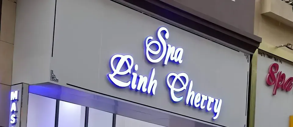 Linh Cherry的 發光的 霓虹燈