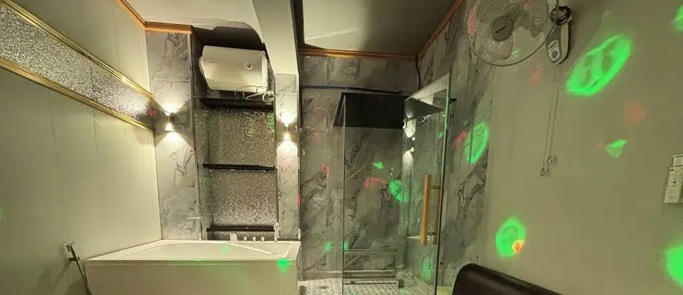 浴缸與 淋浴隔間 按摩房