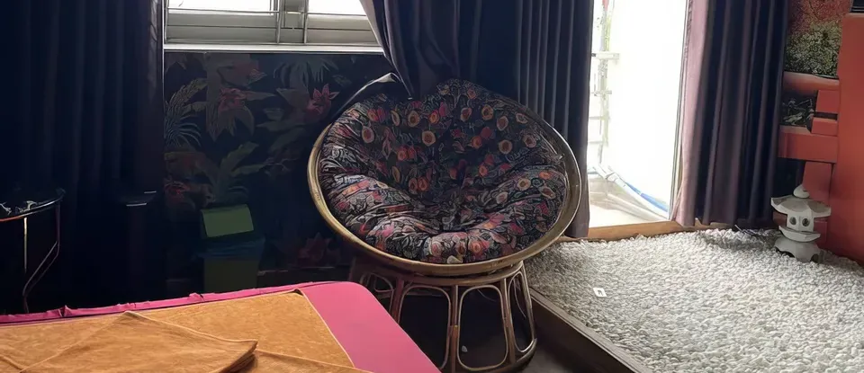 獨特的 圓形 設有椅子的 按摩房間