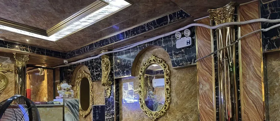 華麗的 金色裝飾 大理石 室內裝潢