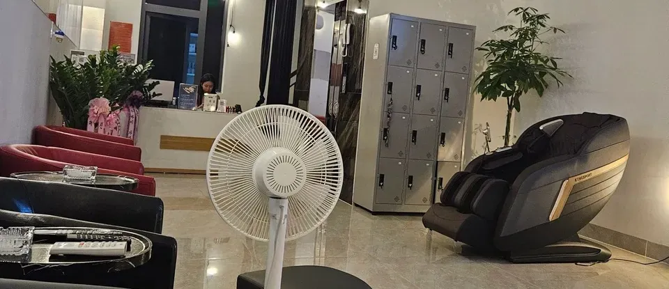 高級 按摩椅與 置物櫃 空間