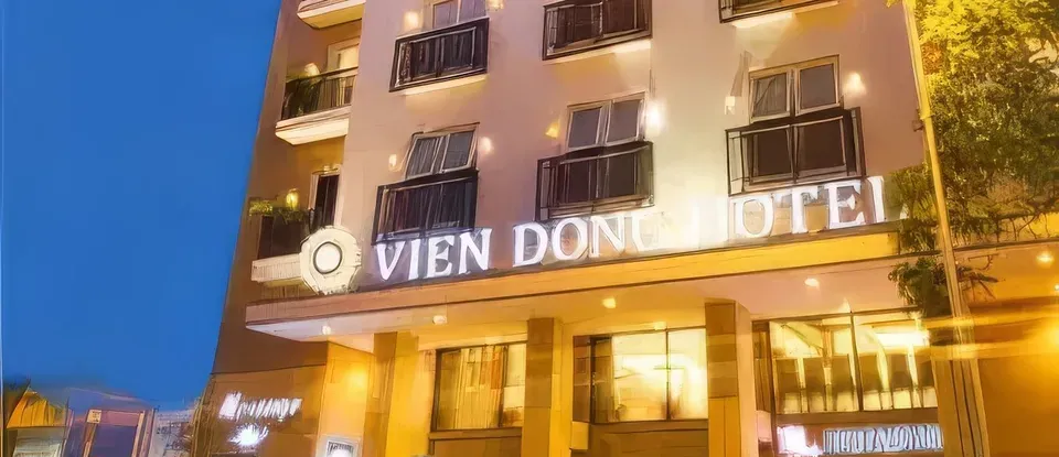Vien Dong 飯店 建築 夜間 樣貌