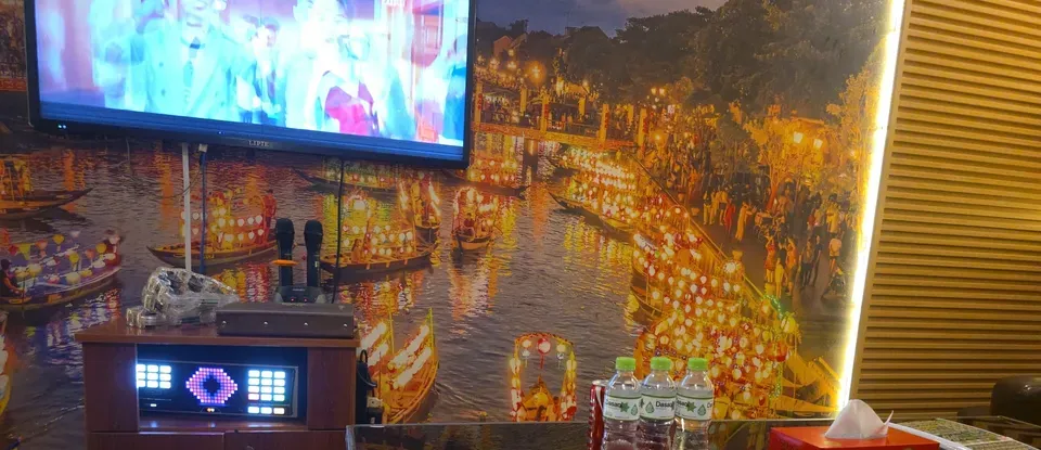 景色 設有壁紙的 KTV 內部