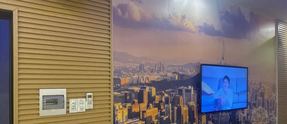 城市 夜景 壁紙與 螢幕 安裝的 客房 牆面
