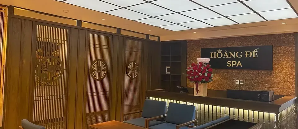 芽莊 Emperor SPA的 高級感十足的 大廳 櫃檯