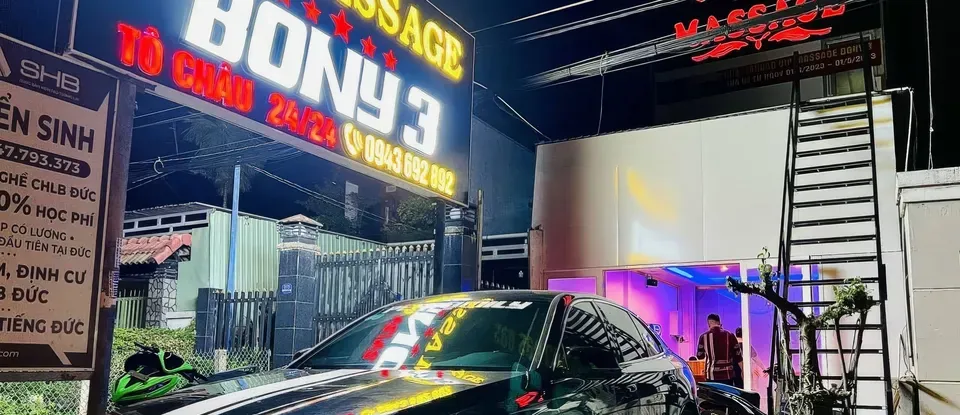 夜間於 看到的 Bony3 按摩 外部 全景