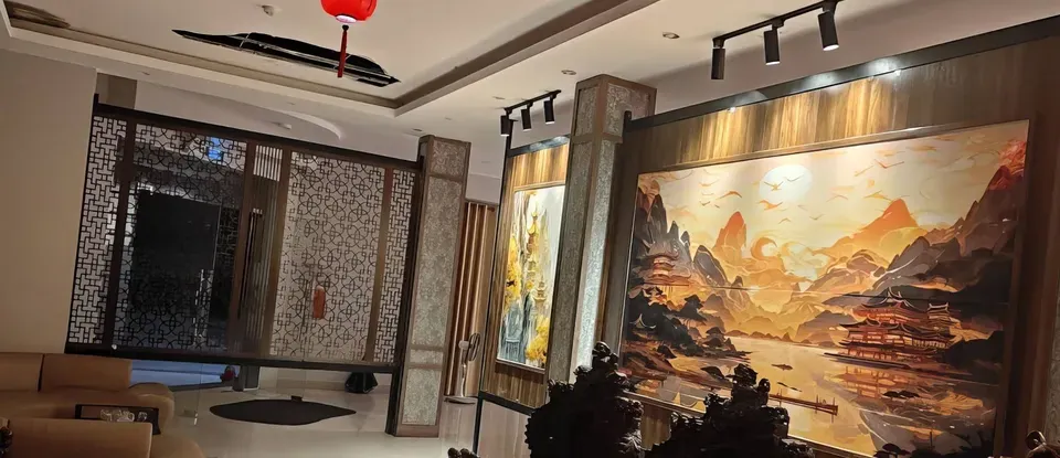 東方畫作 畫作 掛著 按摩店 大廳